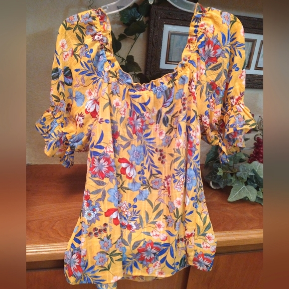Colorful Yellow Floral Pattern Off or On the Shoulder Large Blouse - Picture 2 of 4